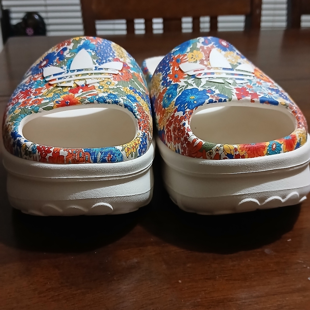 Adidas Clogs - Picture 7 of 9